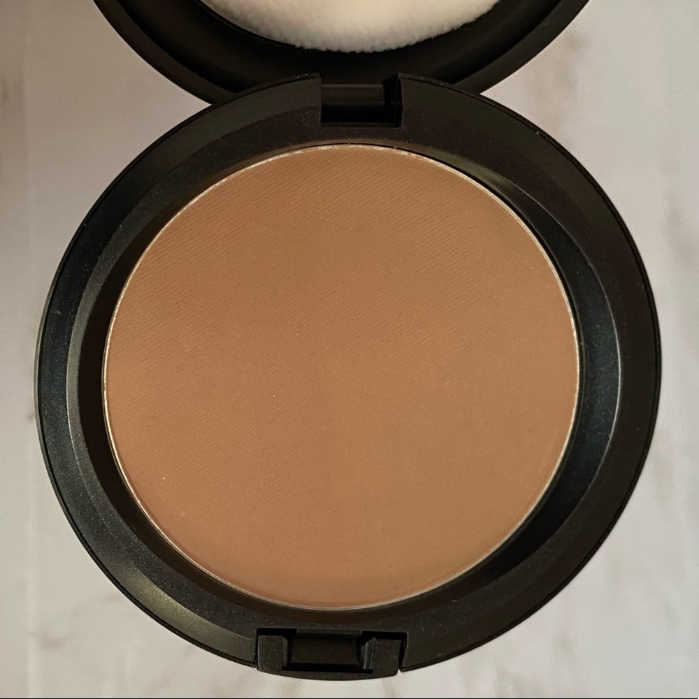 MAC Cosmetics Pressed Blot Powder - ‘Dark’ - Picture 1 of 4
